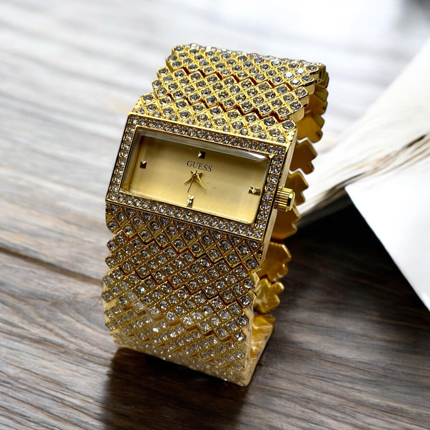 GUESS Genève – The Perfect Gift for Her