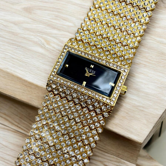 GUESS Genève – The Perfect Gift for Her