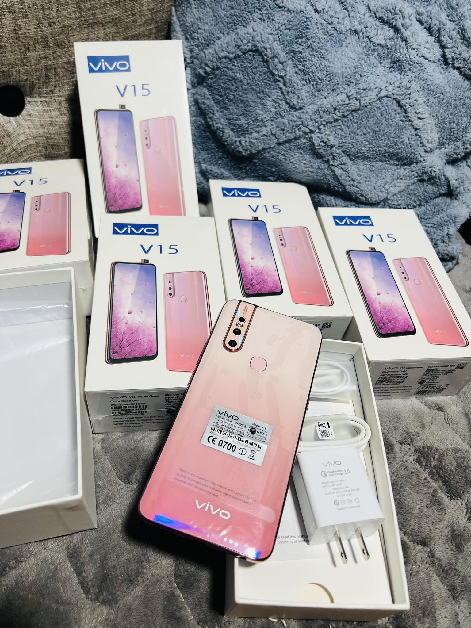 Vivo V15 - 6.53 Inches Full HD+ Display - Dual Sim - PTA Approved - 8GB RAM - 256GB ROM - Motorize Popup Front 32MP Camera - Dual Engine Fast Charging (Phone with Box AND Charger) - Mix Color