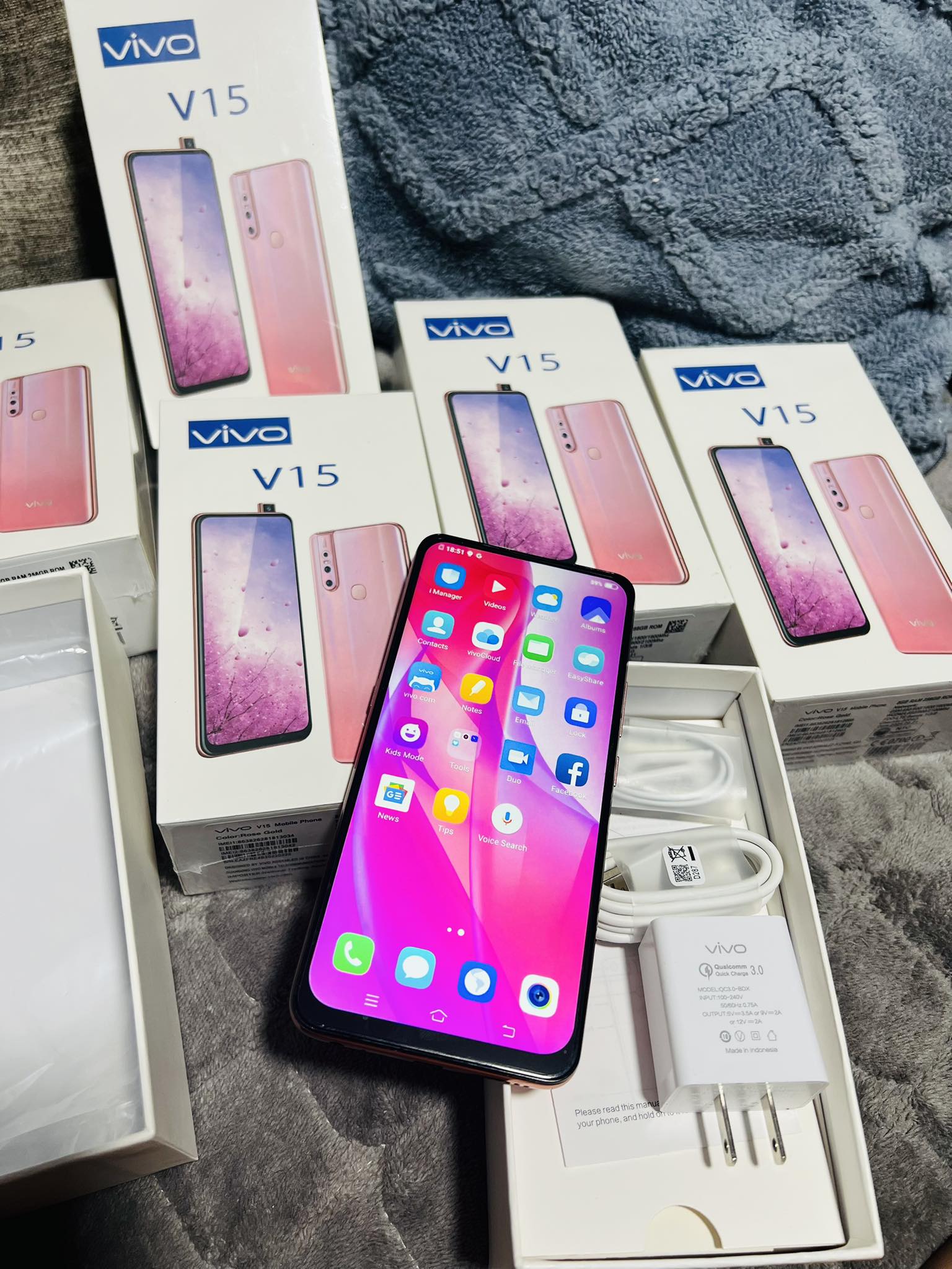 Vivo V15 - 6.53 Inches Full HD+ Display - Dual Sim - PTA Approved - 8GB RAM - 256GB ROM - Motorize Popup Front 32MP Camera - Dual Engine Fast Charging (Phone with Box AND Charger) - Mix Color