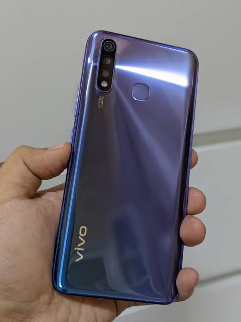 Vivo Y19 - 6.53 Inches IPS LCD Display - 8GB RAM - 256GB Storage - PTA Approved - Fingerprint Sensor - Helio P80 Processor - (Phone, Box & Charger ; Mix Color)